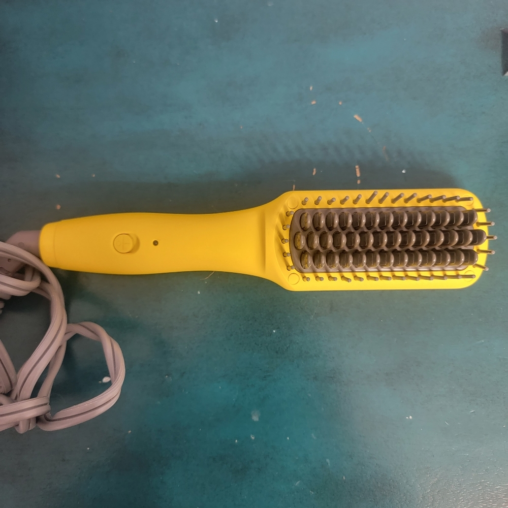 The Brush Crush Heated Straightening Brush